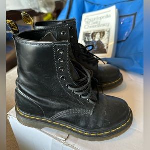 Youth Sz 7 Doc Martens - black boot